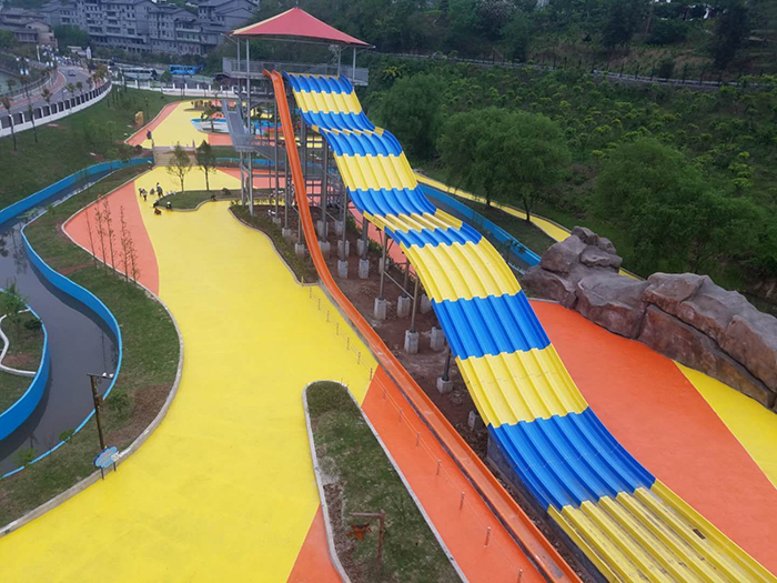 黔江濯水古镇水上游乐园.jpg